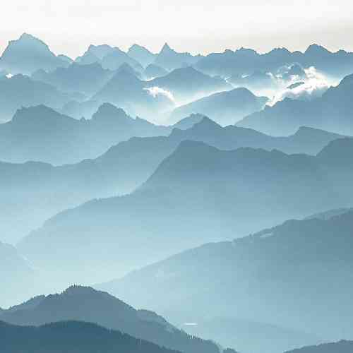  هنو بالا سرت گرماشو داری راستی دل‌خوشیاشو سیری چند می‌ده